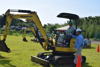 【建設工業科】小型特殊車両講習会を実施