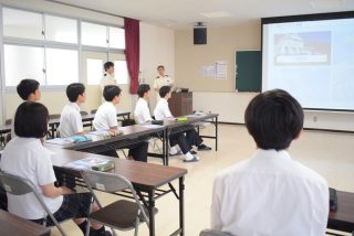 海上保安官による説明会を実施