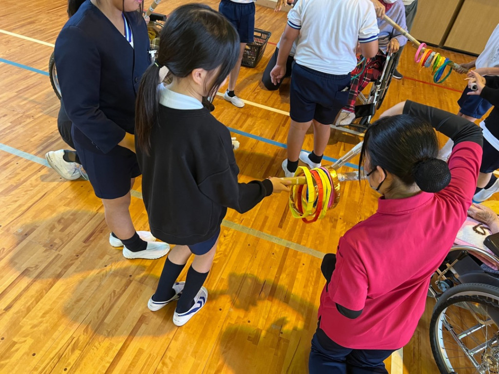 【医療福祉科】車椅子体験・高齢者との交流体験