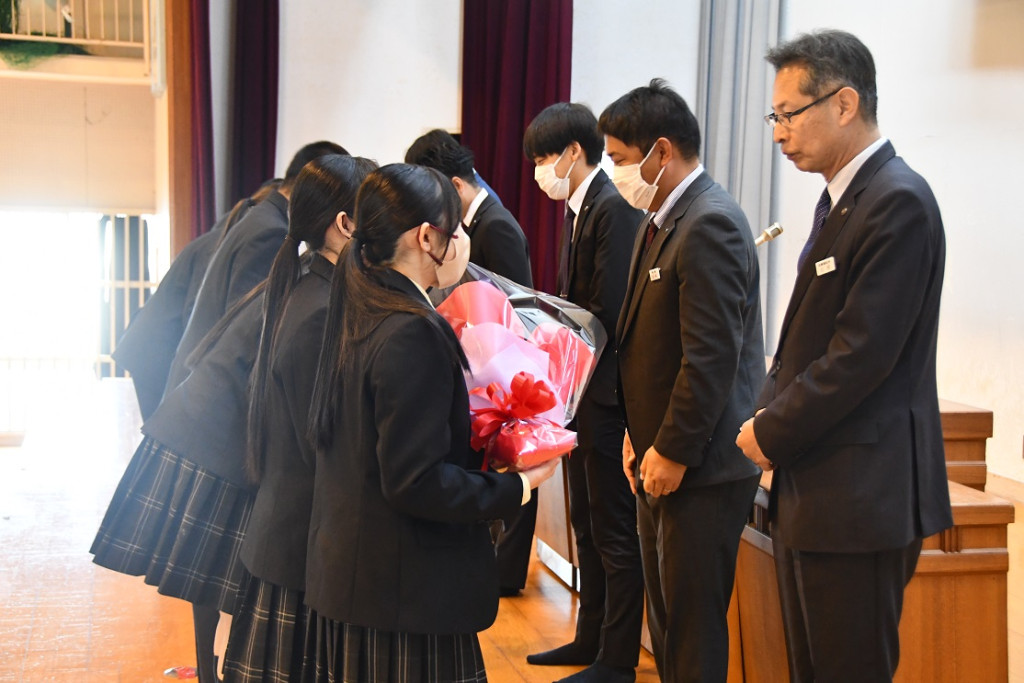 修了式・辞任式を実施しました。